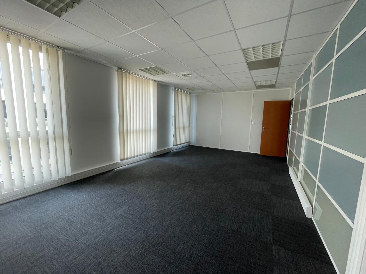 Bureau Aix-en-Provence 301m² Location bureau Aix-en-Provence Bouches-du-Rhône OLBUR2530639 2